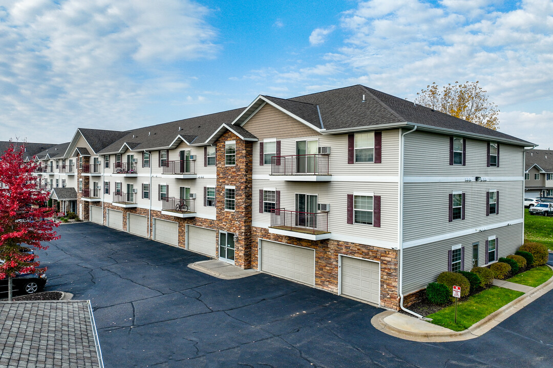 Terrace Hill Apartments in Ramsey, MN - Foto de edificio