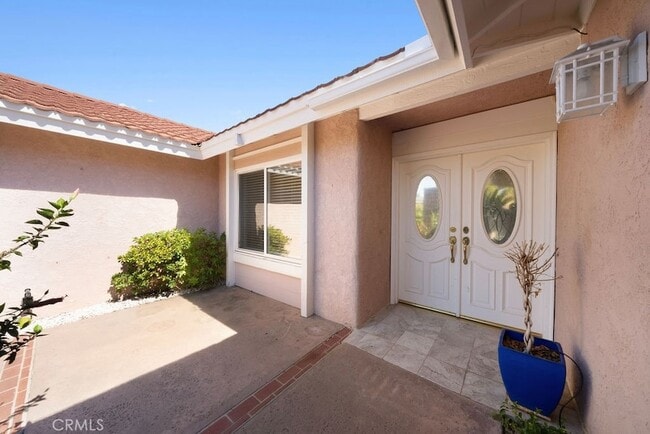 27241 Via Burgos in Mission Viejo, CA - Foto de edificio - Building Photo