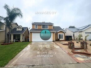 11923 Hartland Pl in Moreno Valley, CA - Foto de edificio - Building Photo