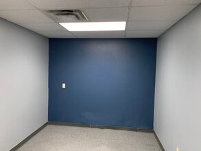 320 5th Ave, Unit Store front in Tarentum, PA - Foto de edificio - Building Photo