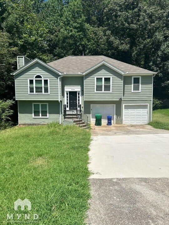 3734 Raiders Ridge Dr in Stonecrest, GA - Building Photo