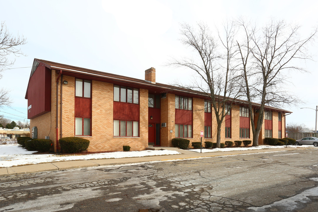 Maplewood Manor Apartments in Lansing, MI - Building Photo