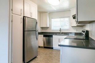 2300 Miramar Ave in San Leandro, CA - Building Photo