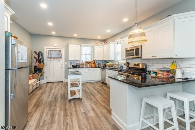 19 St Lukes Pl in Montclair, NJ - Building Photo - Building Photo