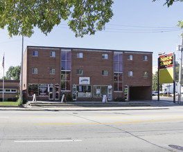 2421-2425 Washington St in Waukegan, IL - Foto de edificio - Building Photo