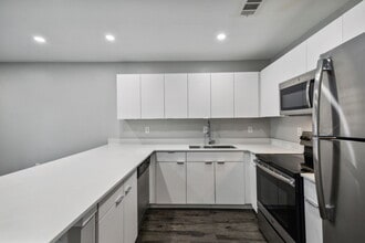 Junius Place Apartments in Dallas, TX - Foto de edificio - Building Photo