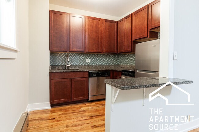 634 W Barry Ave, Unit 105 in Chicago, IL - Foto de edificio - Building Photo