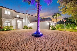 5801 SW 35th St in Miami, FL - Building Photo - Building Photo