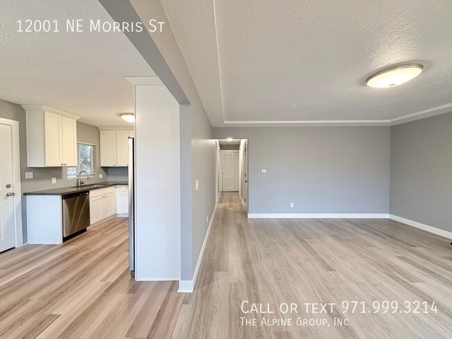 12001 NE Morris St in Portland, OR - Building Photo - Building Photo