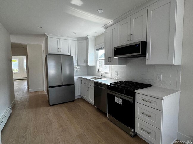 253 W Market St in Long Beach, NY - Building Photo - Building Photo