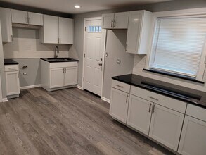 8617 S Bennett Ave in Chicago, IL - Building Photo - Building Photo