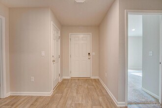 7818 Lakeside Oaks Dr, Unit 205-A in Bellview, FL - Building Photo - Building Photo