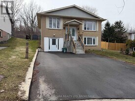 42 Hemlock St in St Catharines, ON - Building Photo