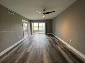 2803 N Oakland Forest Dr in Oakland Park, FL - Building Photo - Building Photo