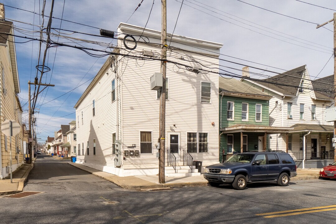 131 S 13th St in Easton, PA - Building Photo