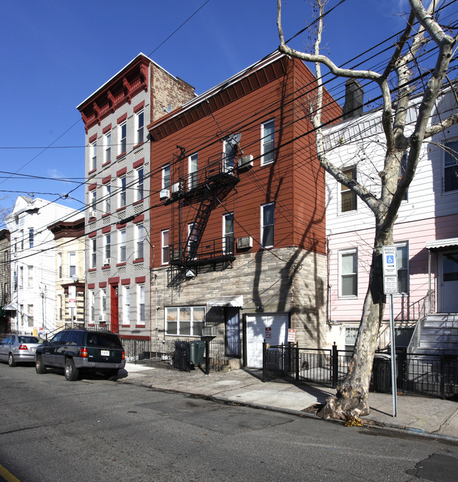 40 Beacon Ave in Jersey City, NJ - Building Photo - Building Photo