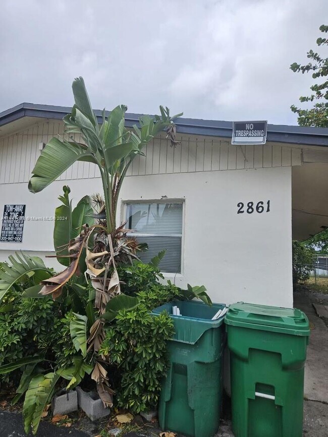 2861 NW 15th Ct-Unit -1 in Fort Lauderdale, FL - Foto de edificio - Building Photo