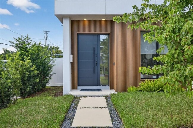 property at 423 W Amelia Ave