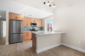 212 70th St, Unit 403 in Guttenberg, NJ - Building Photo - Building Photo