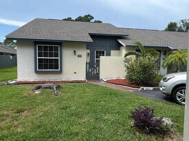 3841 El Camino Ct, Unit Belle Oak Villas Complex in Largo, FL - Building Photo