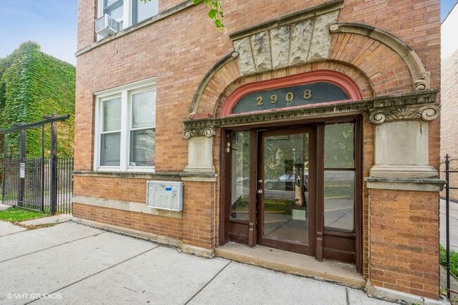 2908 N Springfield Ave in Chicago, IL - Building Photo - Building Photo