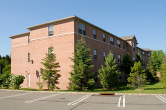 Jefferson Chase Apartments in Oak Ridge, NJ - Building Photo - Building Photo