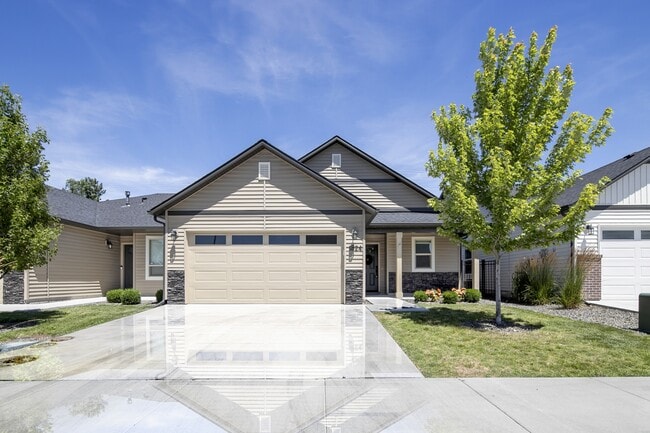 property at 1824 E Ringneck St