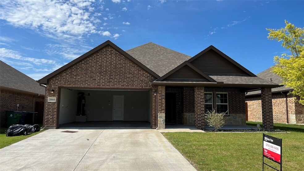 1004 Hardaway Ln in Greenville, TX - Building Photo