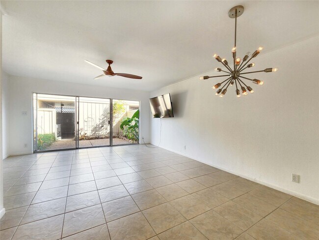 6340 Chevy Chase Dr in Houston, TX - Building Photo - Building Photo