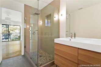 9717 Costa Del Sol Blvd-Unit -B-100 in Doral, FL - Building Photo - Building Photo