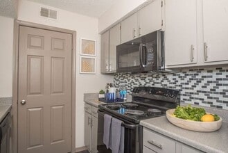 The Vines in Lewisville, TX - Foto de edificio - Building Photo