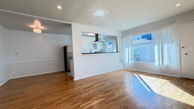 2001 Preuss Rd, Unit 2009 10Z in Los Angeles, CA - Building Photo - Building Photo