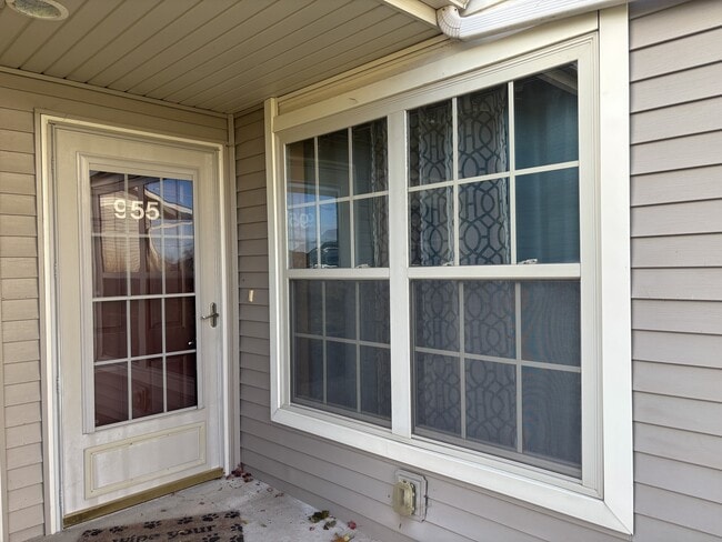 955 Buckingham Dr in Sycamore, IL - Building Photo - Building Photo