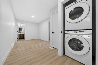 8821-88122 122 Ave NW in Edmonton, AB - Building Photo - Building Photo