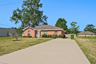 1308 Shell Ave in Cleveland, TX - Building Photo - Building Photo