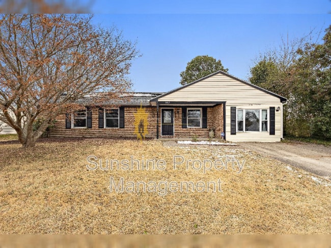3017 Camelot Blvd