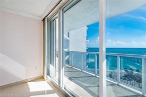 16829 Collins Ave in Sunny Isles Beach, FL - Foto de edificio
