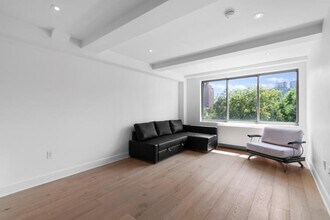 533 E 12th St in New York, NY - Building Photo - Building Photo