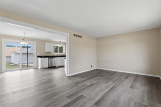 41427 Larimore Ln in Canton Township, MI - Building Photo - Building Photo