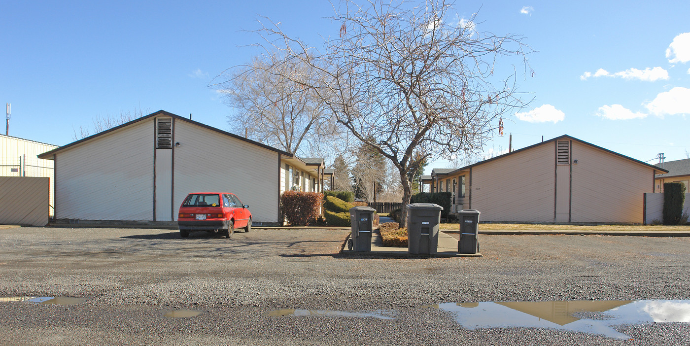 1111-1117 S 22nd Ave in Yakima, WA - Building Photo