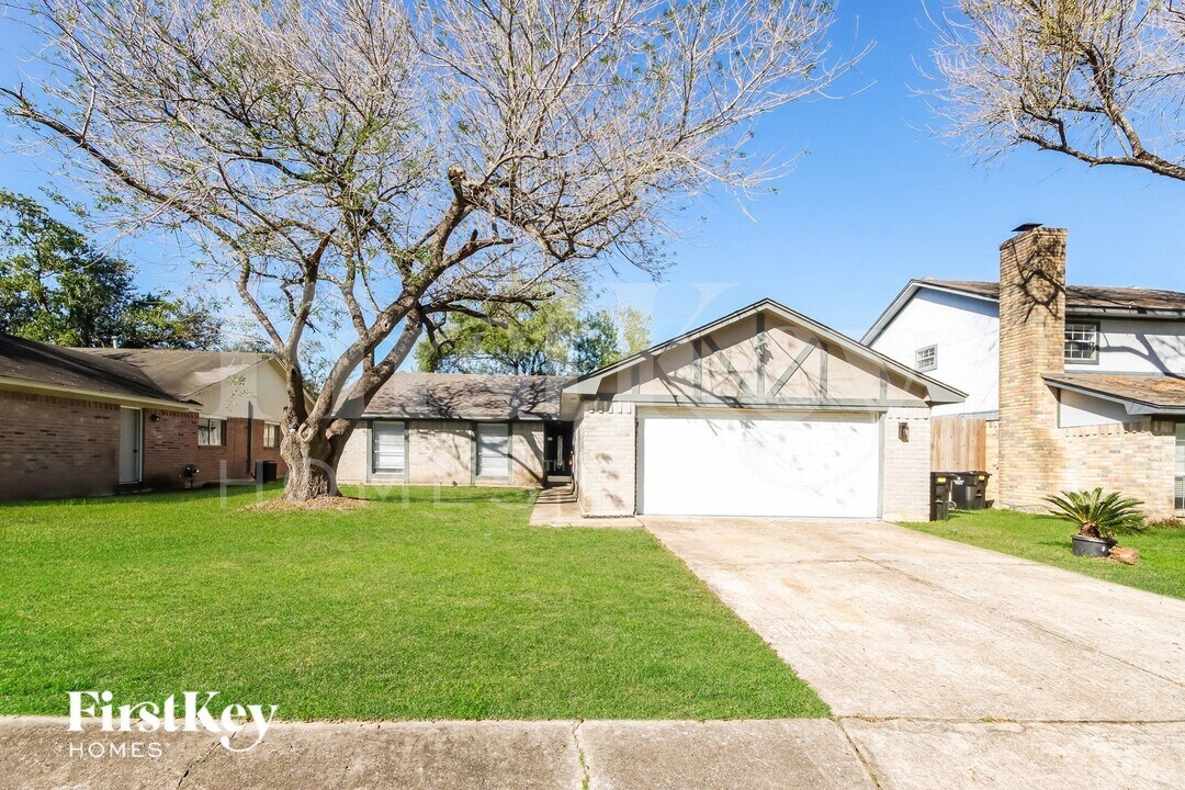 5327 Enchanted Mist Dr in Humble, TX - Foto de edificio