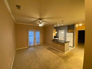 12926 University Crescent-Unit -1A in Carmel, IN - Foto de edificio - Building Photo