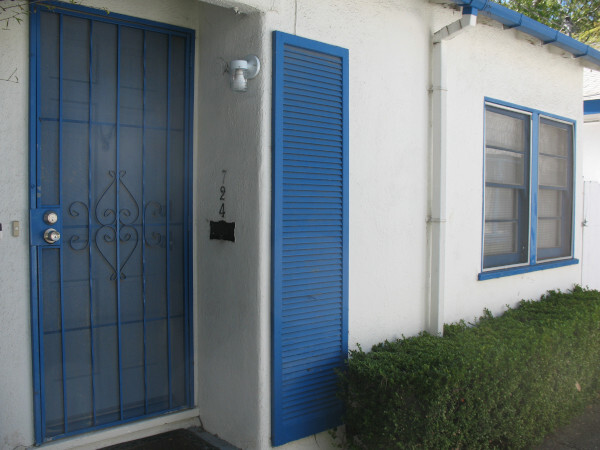 724 Westmount Dr in West Hollywood, CA - Foto de edificio - Building Photo
