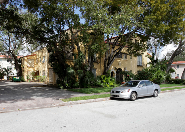 315 Navarre Ave in Coral Gables, FL - Foto de edificio - Building Photo