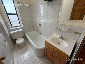 710 E 235th St in Bronx, NY - Building Photo - Building Photo