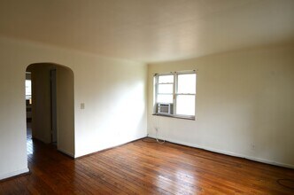 7264 Reading Rd, Unit 1 in Cincinnati, OH - Foto de edificio - Building Photo