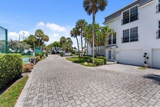 1194 Hillsboro Mile in Hillsboro Beach, FL - Building Photo - Building Photo