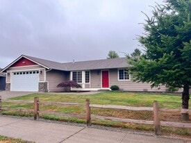 251 19th St in Gold Bar, WA - Building Photo