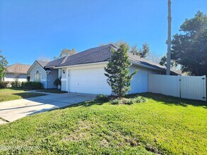 2071 Thornhill Drive in Orange Park, FL - Building Photo - Building Photo