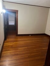 33 Clinton St, Unit 1 floor apartment in Manchester, CT - Foto de edificio - Building Photo